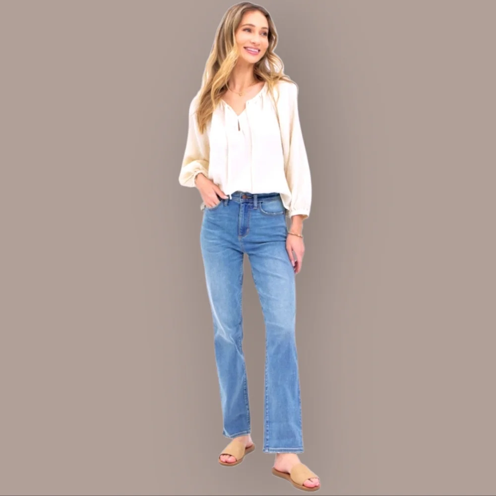 NWT JUDY BLUE High Rise Straight Fit Leg Light Distressed Wash Jeans Size 30 New